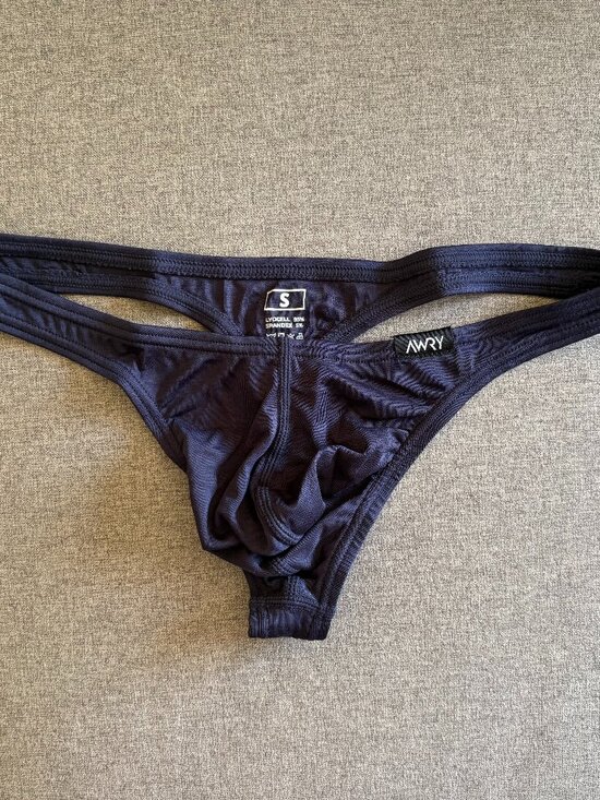 Awry Lounge - Size Small - Picture 6 of 6